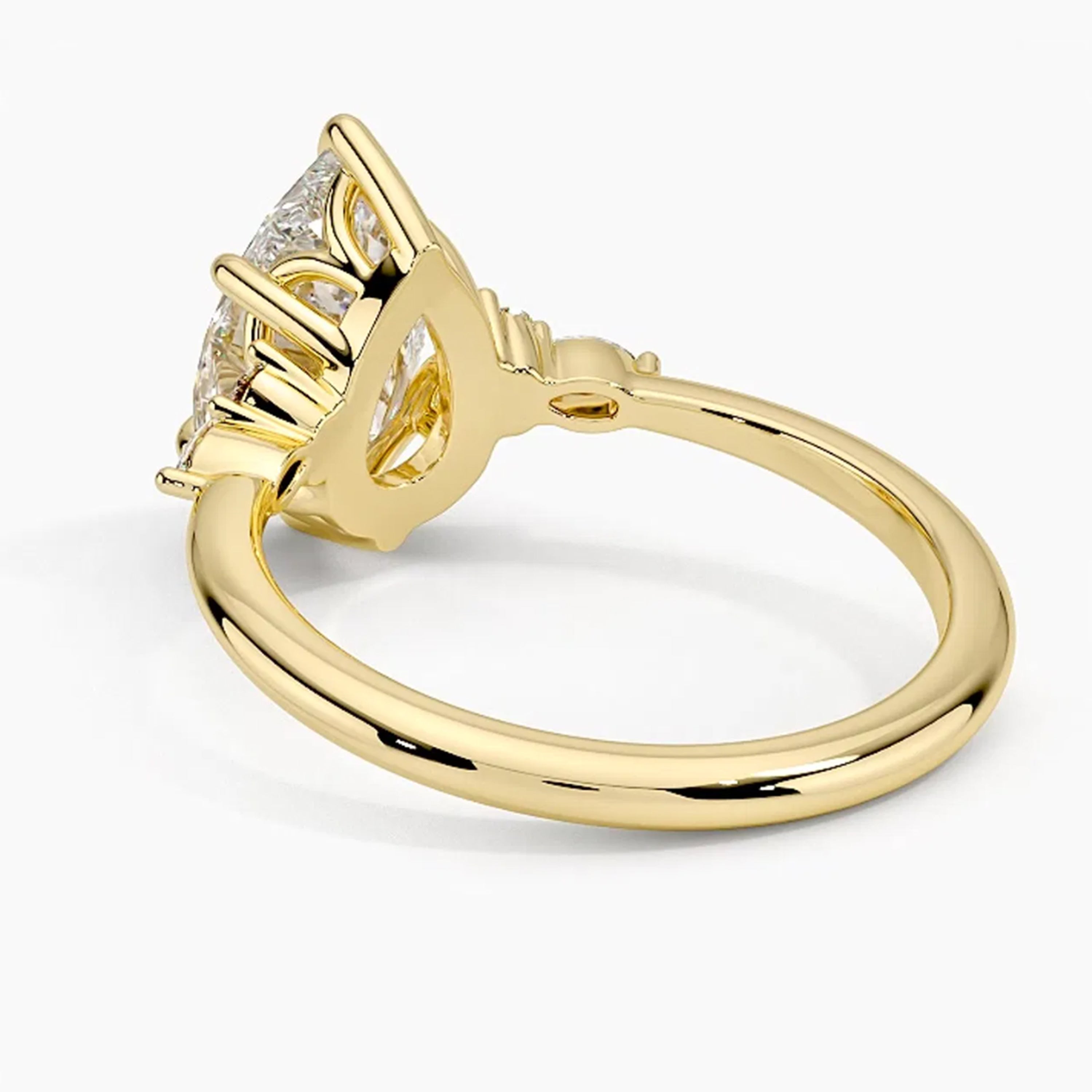 Laurel Pear Ring