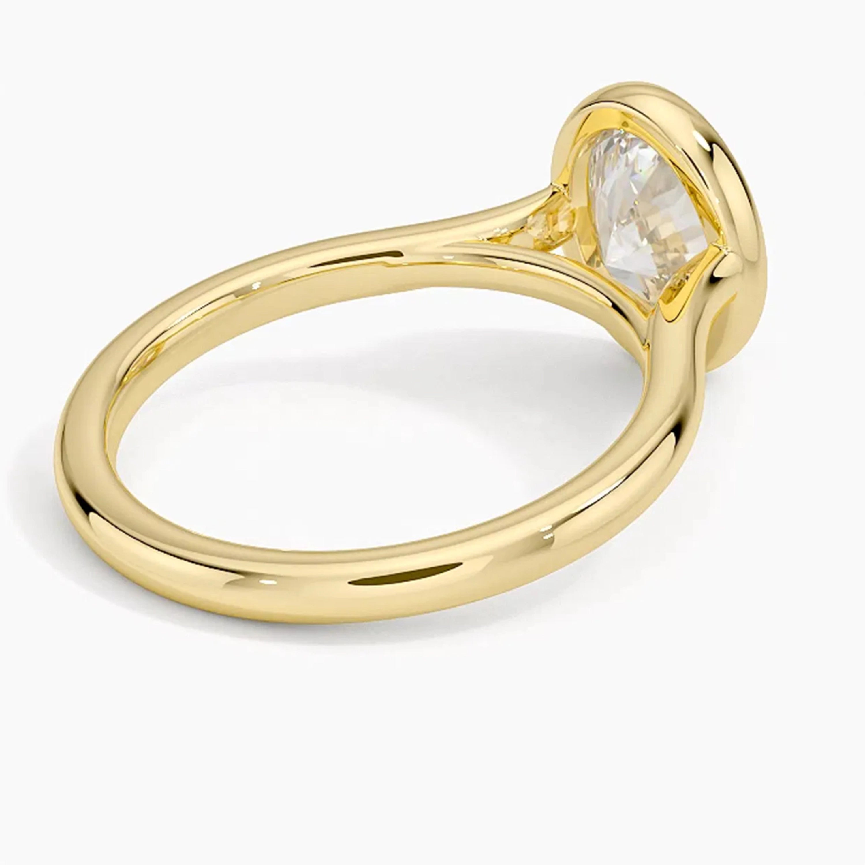 Luna Oval Solitaire Ring