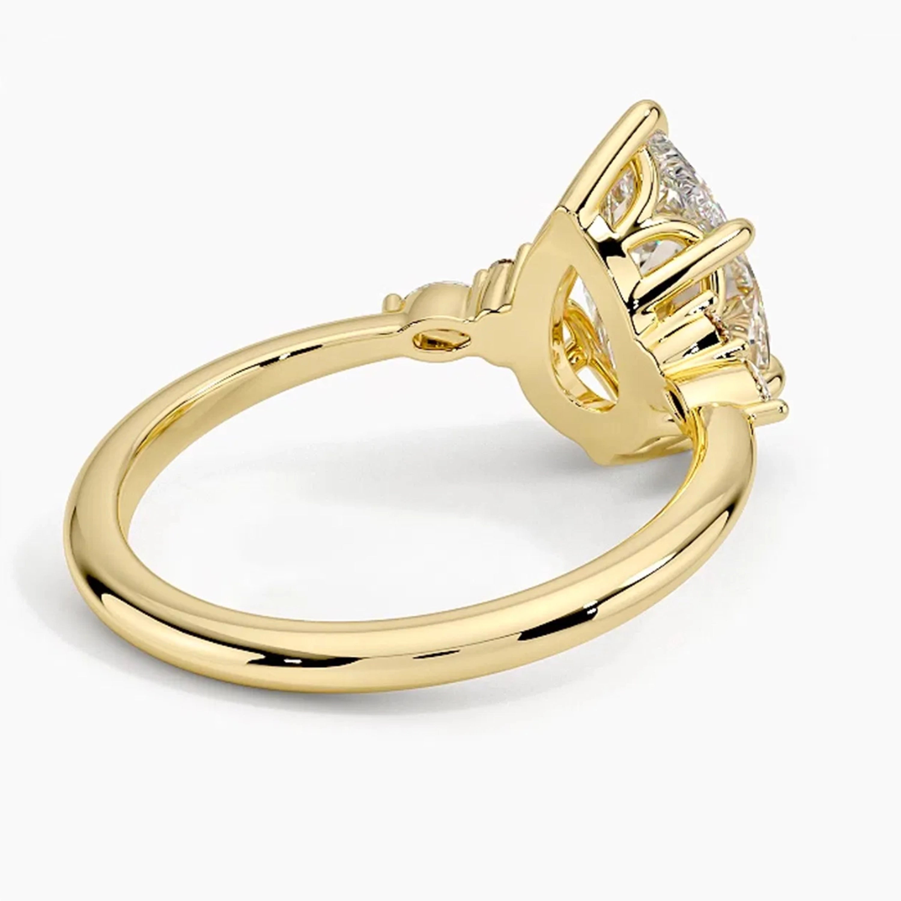 Laurel Pear Ring